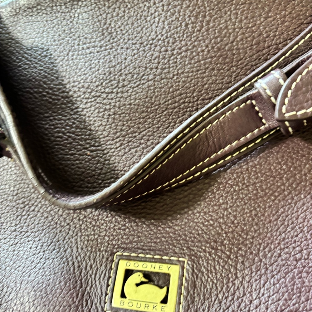 Dooney & Bourke Purple Shoulder Bag with Minimalist Design - Picture 4 of 6